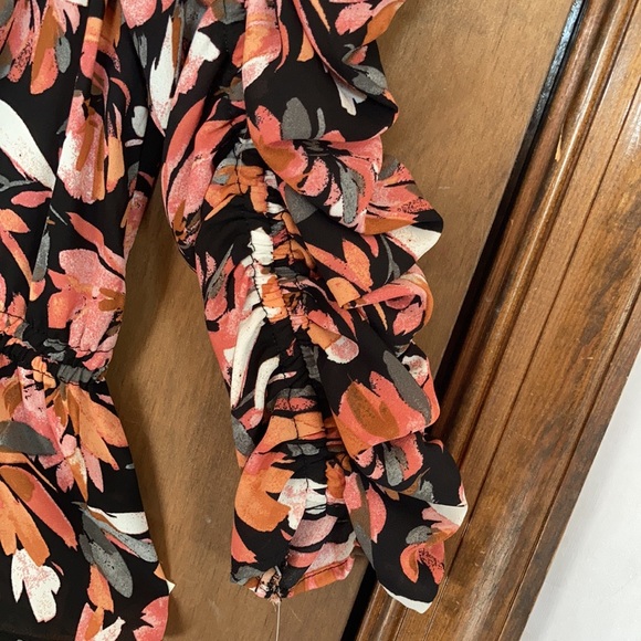 Zac & Rachel rouched sleeve floral top size PL - Picture 10 of 17